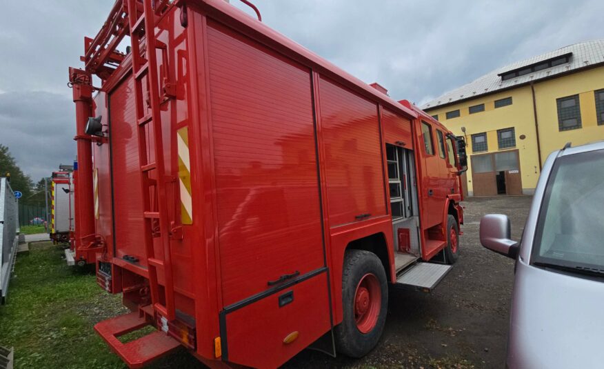 Mercedes Actros 1831, 3000L vody, 4×4